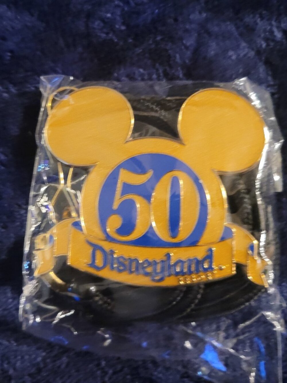 Disneyland Resort Cast Exclusive 50th Anniversary Pin and Bolo Lanyard Set – fac